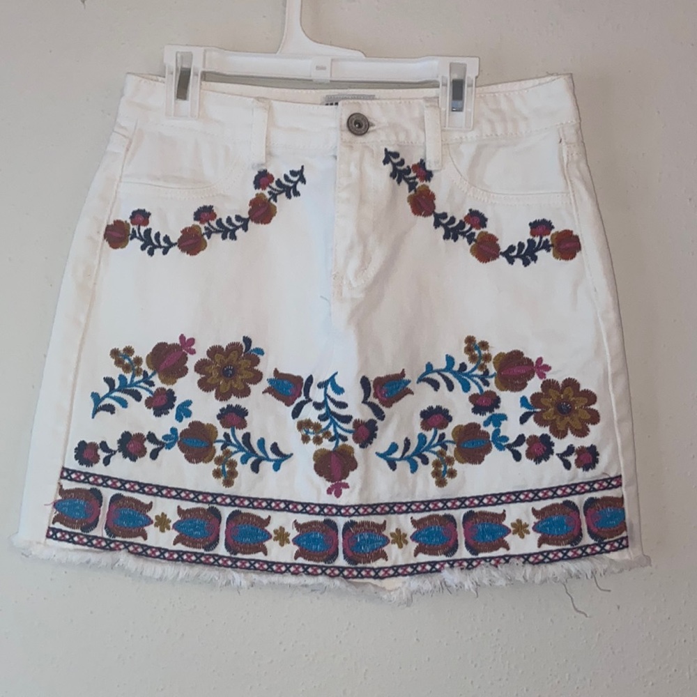 Embroidered Umgee floral boho jean mini skirt , folk art , indie , cut off denim